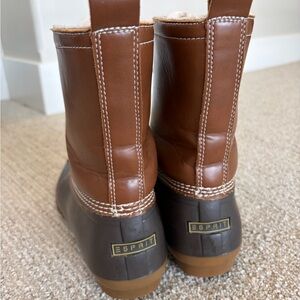 NEW CONDITION ESPRIT DUCK BOOTS IN SIZE 9 1/2. Cute Spring boot!